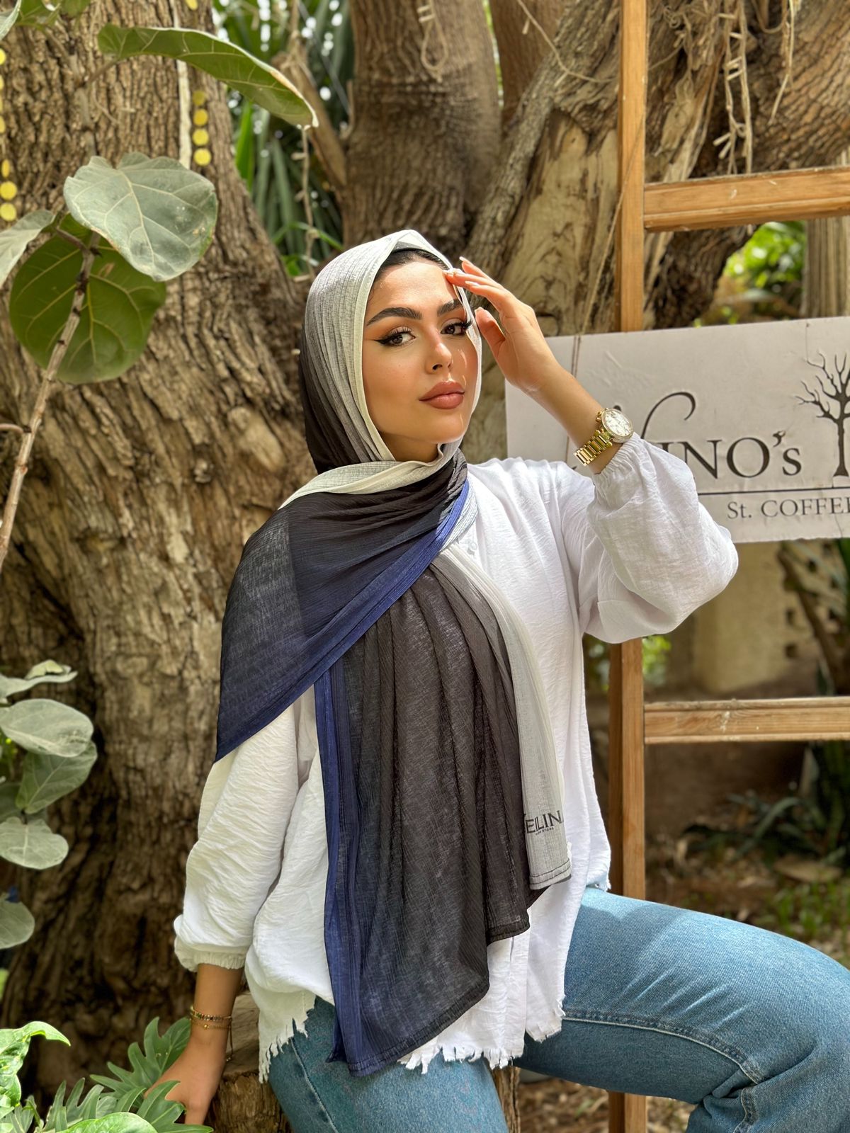 Deep Gradients Kuwaiti Scarf