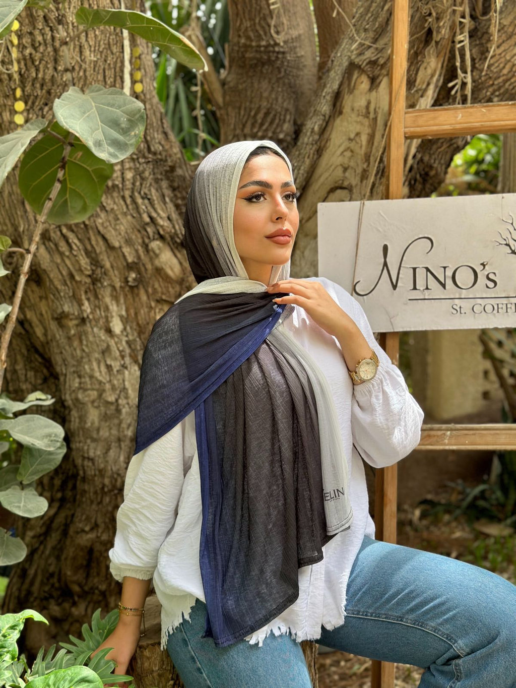 Deep Gradients Kuwaiti Scarf