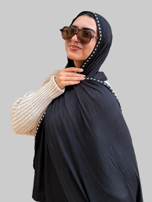 Black Kuwaity cotton with studs